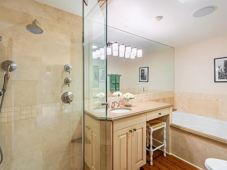 400 W Hopkins Ave #5 — Photo 12