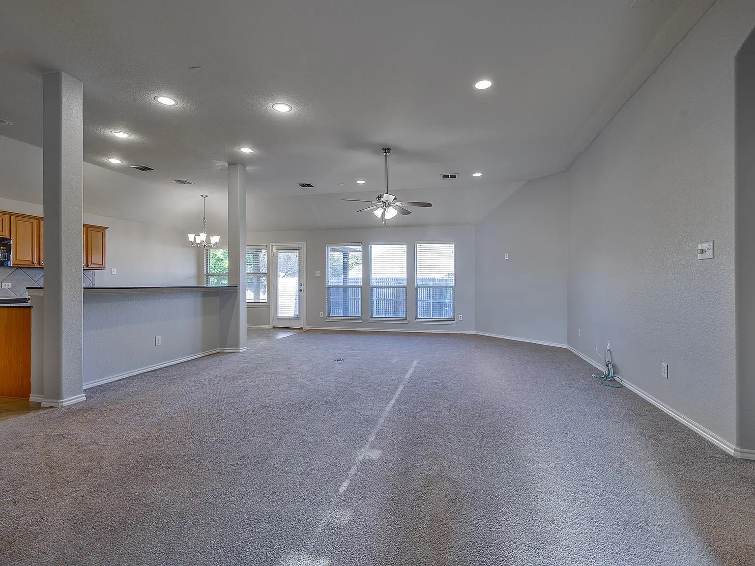 4 bed, 2228 sqft, $2,700 — Photo 3