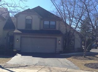 18 Ascot Cir, Schaumburg, IL 60194