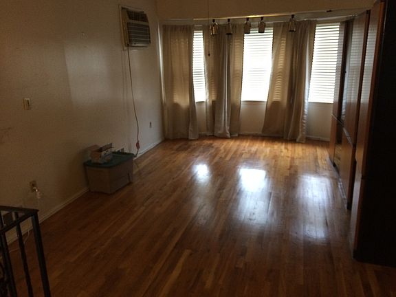2nd image of 998 Westwood Ave