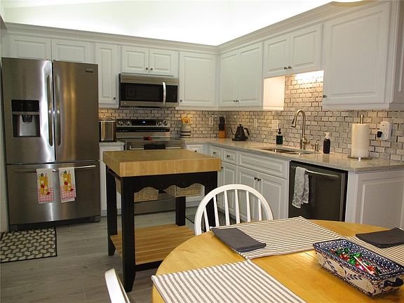 3rd image of 11653 SW 138th Ln