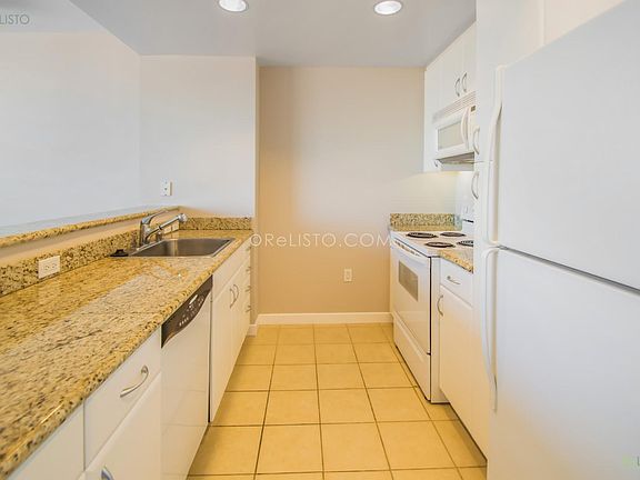 5th image of 250 King St Unit 732