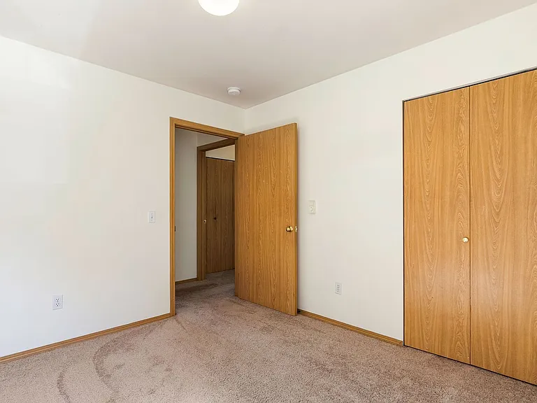 617 N State St — Photo 30