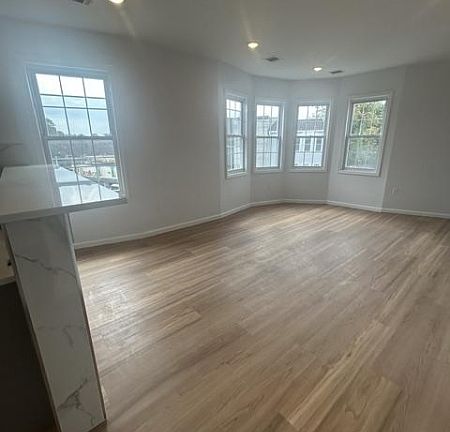 2nd image of 995 S Orange Ave Floor 3