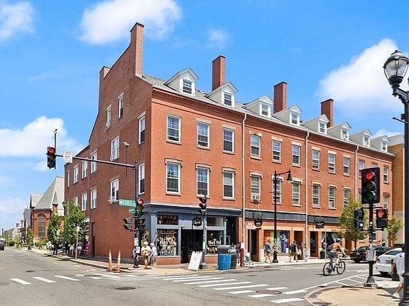 3rd image of 304 Essex St #1