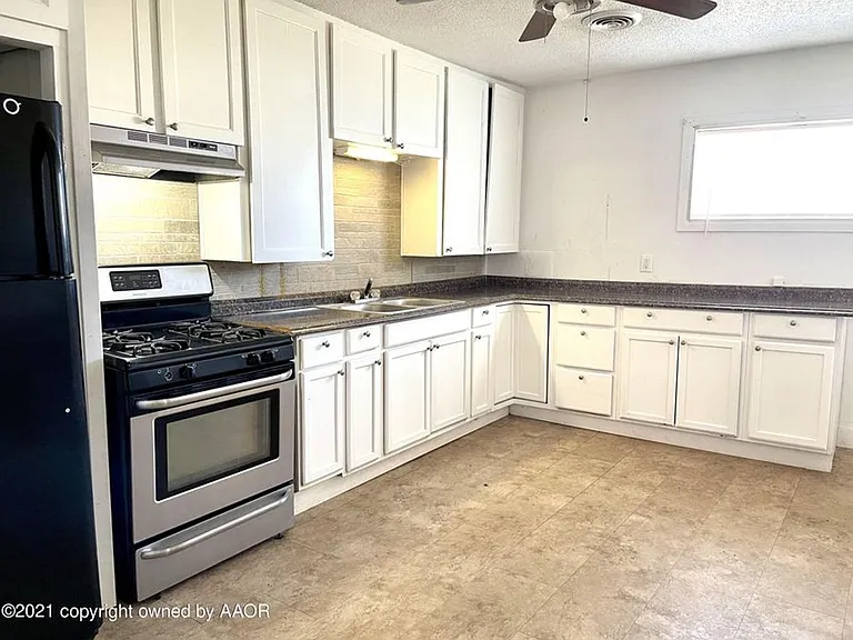 2204 SW 1st Ave — Photo 2