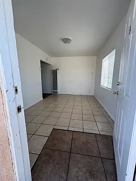 Charming 1 Bed/1 Bath Unit In Shafter, Ca - Available 01/10/2025 - $850/Mo At Shafter, Ca — Photo 2