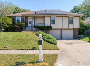 403 SE Colony Dr, Lees Summit, MO 64063