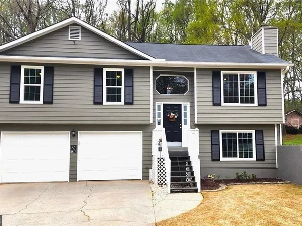 5564 Elderberry Ln, Flowery Branch, GA 30542