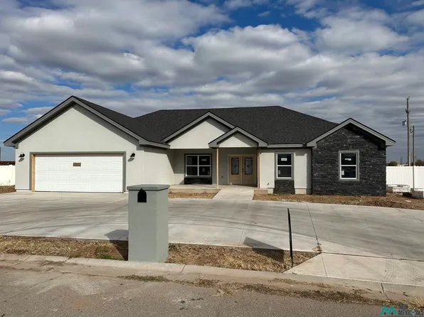 1203 Oakwood Cir, Portales, NM 88130