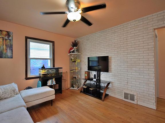 4th image of 834 E Holt AVENUE