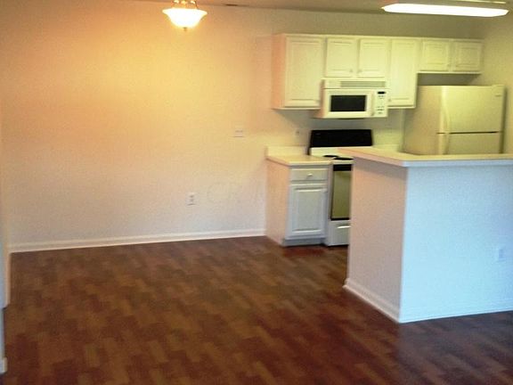 3rd image of 2403 Crystal Springs Dr