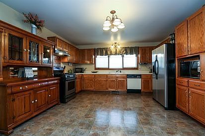 3rd image of 8900 Meadowview Dr