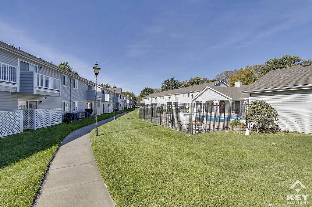 Walnut River Residences — Photo 3