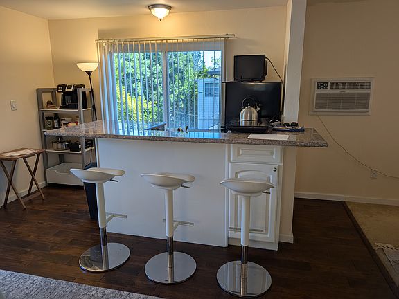 5th image of 437 S Pastoria Ave #B
