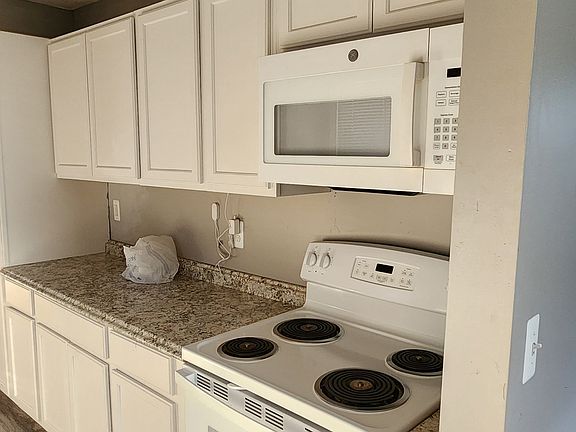 Nothing is missing in this kitchen.