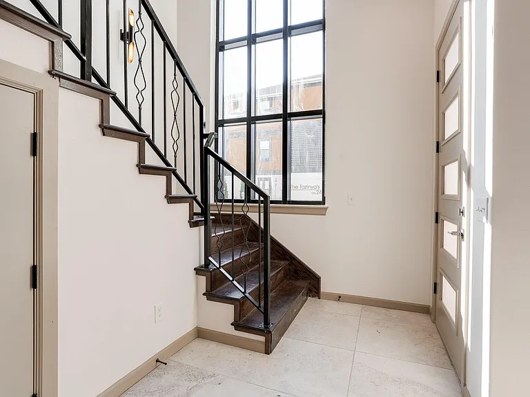 2506 N Douglas Ave — Photo 26