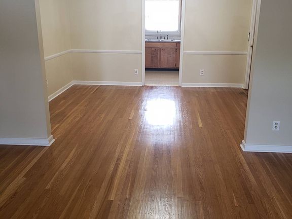 2nd image of 1934 Gardiner Ln #3