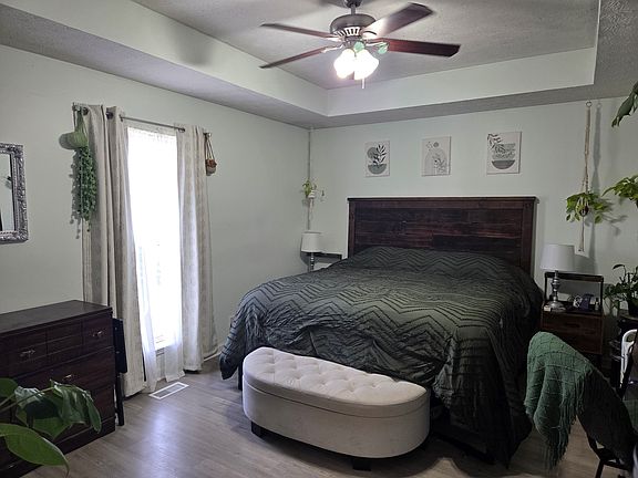3rd image of 514 N Harris Rd