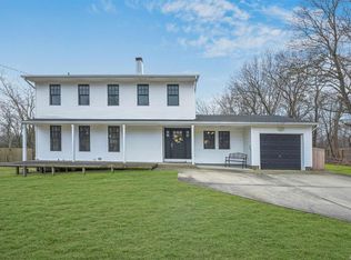 332 Babylon St, Islip Terrace, NY 11752