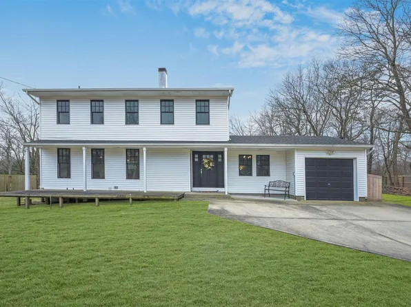 332 Babylon Street, Islip Terrace, NY 11752