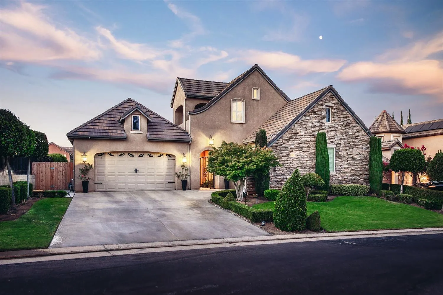 1696 E Dorchester Ln photo 1