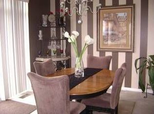 8 Bitter Spring Ct, Algonquin, IL 60102