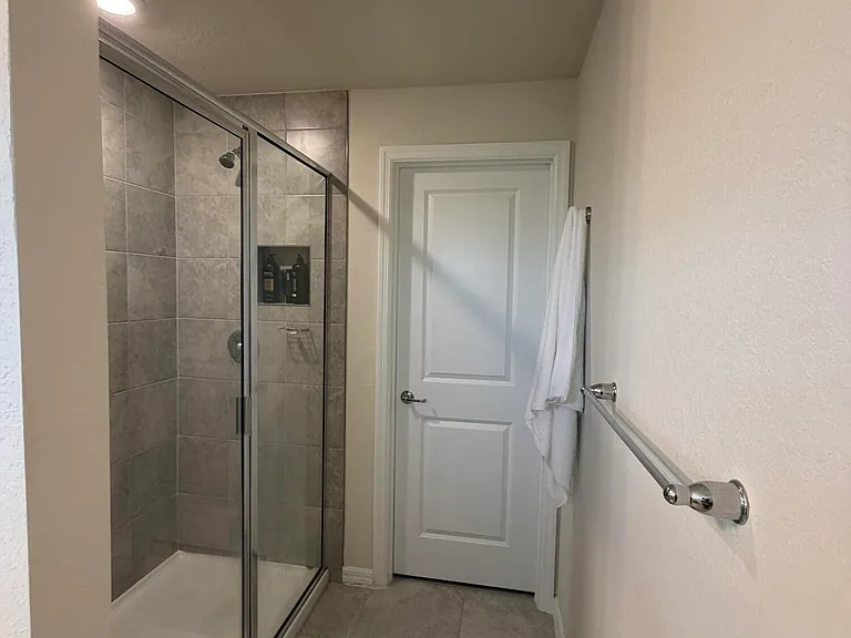 2933 Olivia Ave — Photo 18