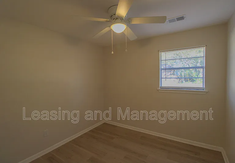 305 Millcreek Dr — Photo 15