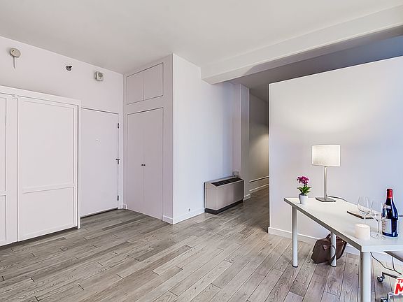 5th image of 215 W 7th St APT 709