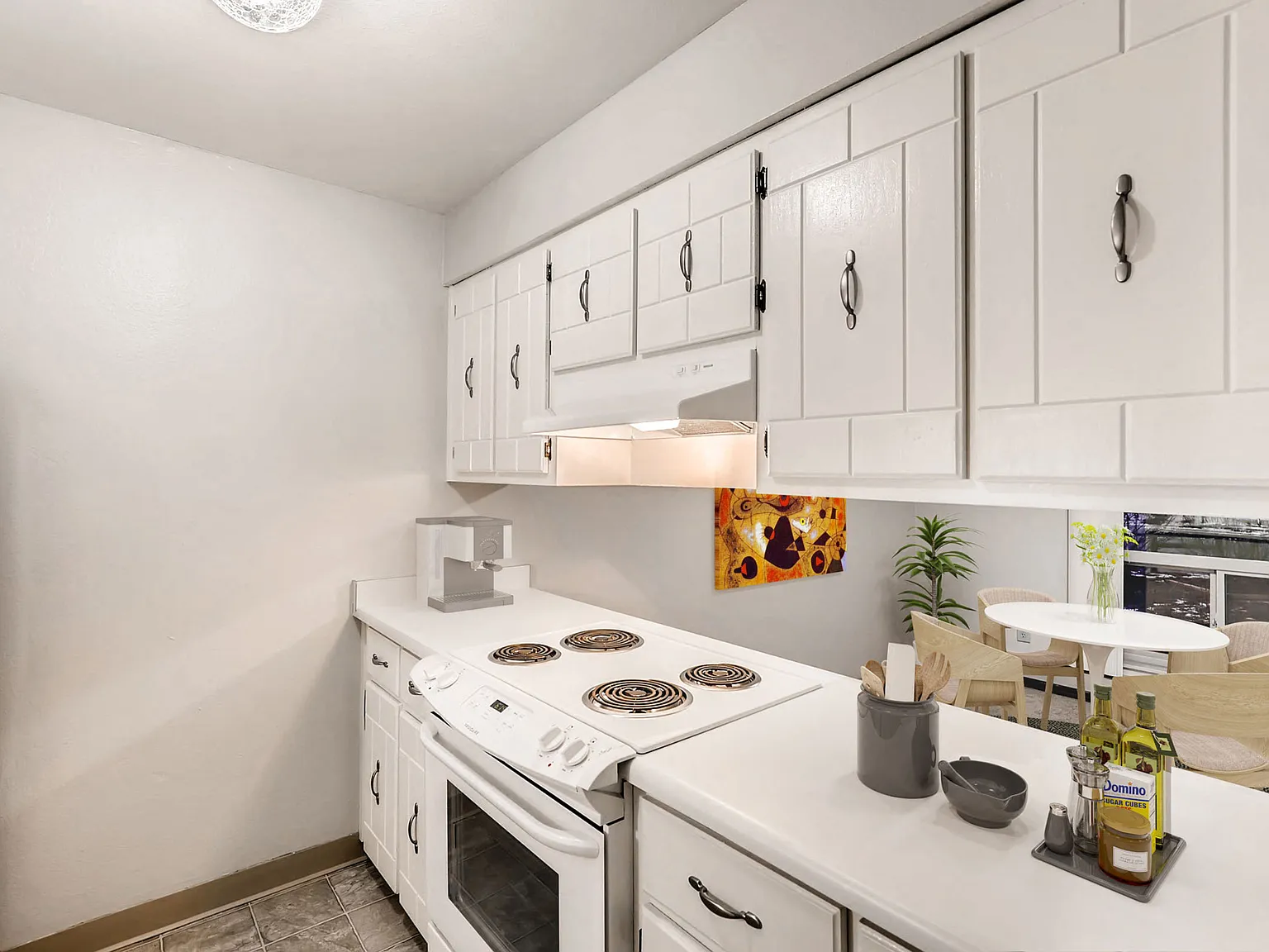 Coronado Apartments — Photo 4