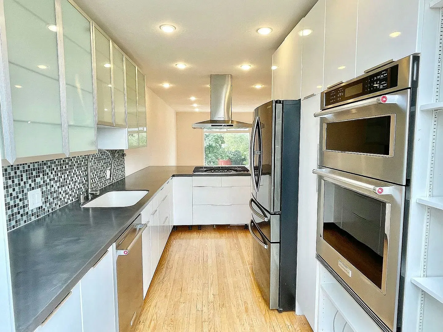 809 Colby St — Photo 3