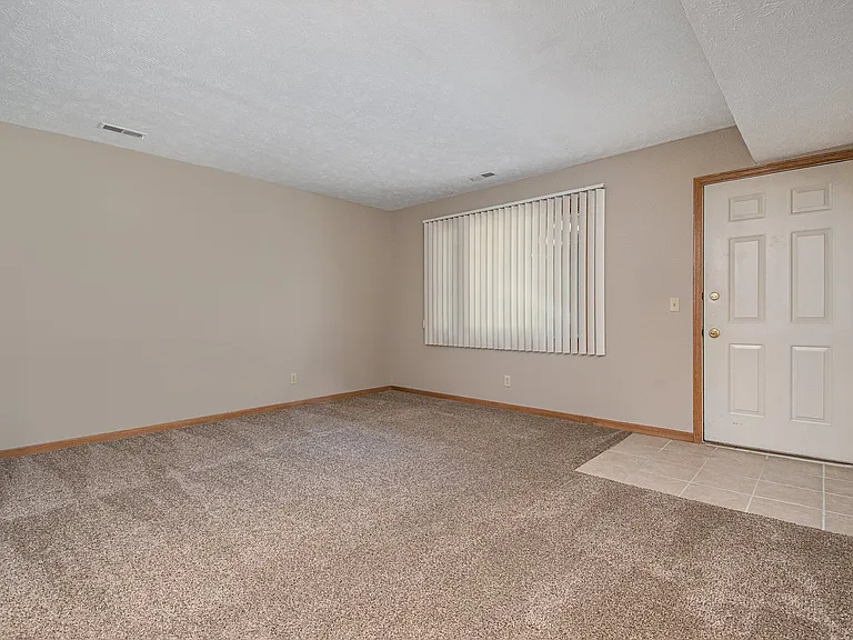 Omaha, NE Woodland Pines Apartments | 11A | Living