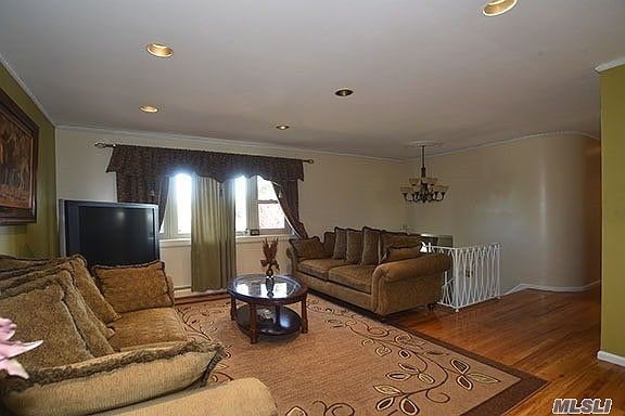 5th image of 2772 Woods Ave
