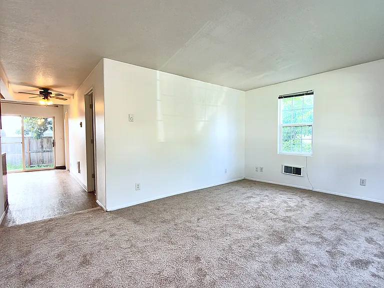 905 NE 94th Ave — Photo 16