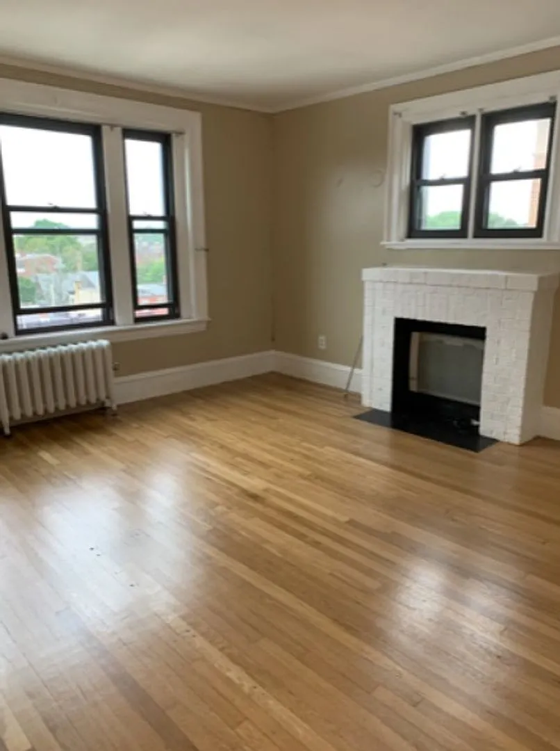 Awesome Apt on Fenway Kenmore Border w Ht & HW Included! — Photo 2