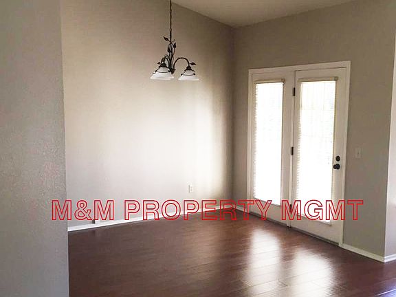 7631 Renaissance Dining Room