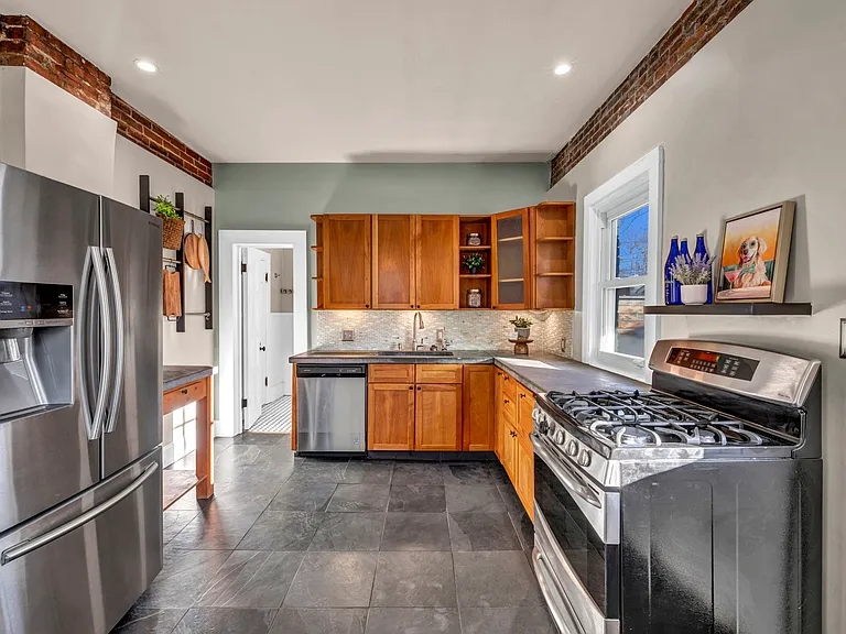 2938 N Hooker St — Photo 5