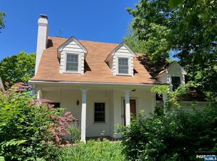 898 Helen St, Teaneck, NJ 07666