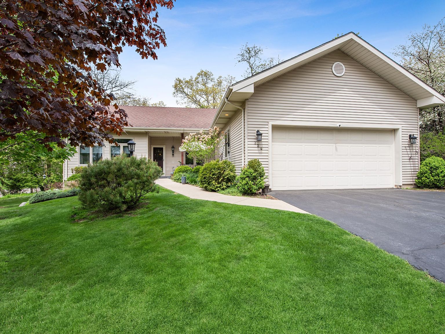 324 Waubun Dr, Fontana, WI 53125 Zillow