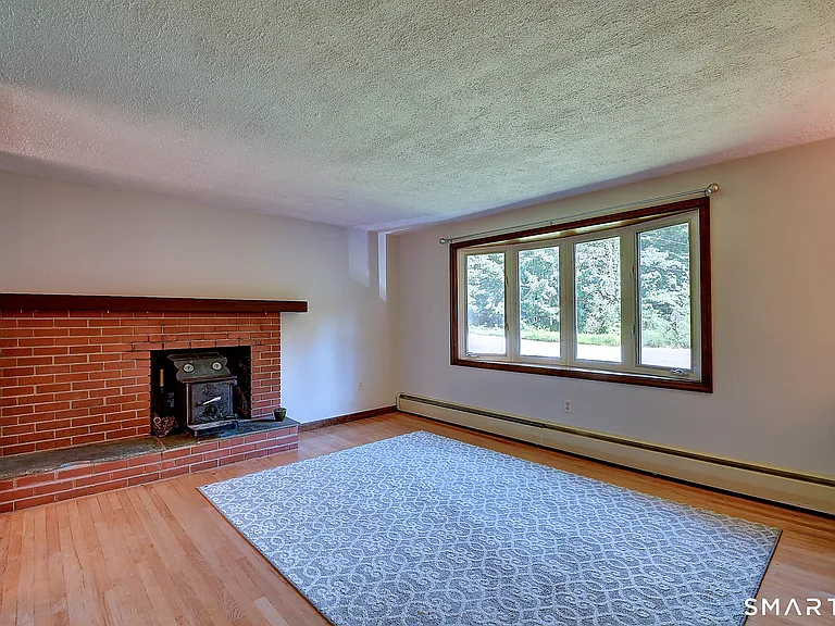 58 Elizabeth Dr — Photo 5