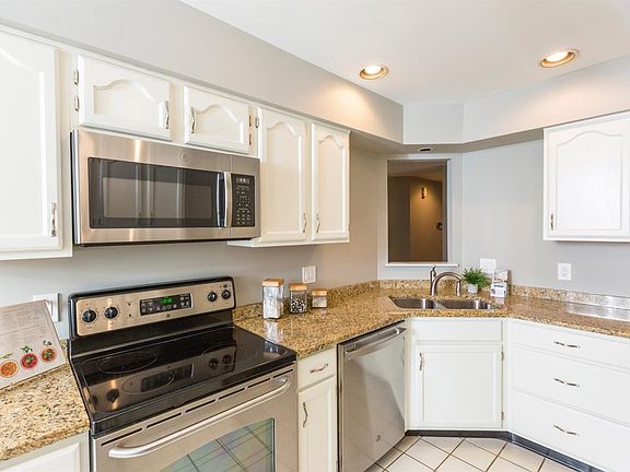 4th image of 8185 Tollbridge Ct