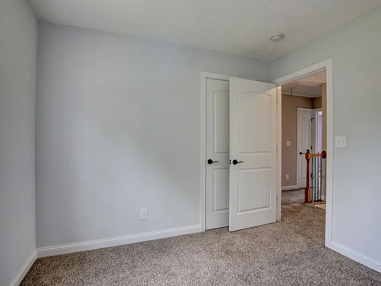 716 Cavalier Dr — Photo 8