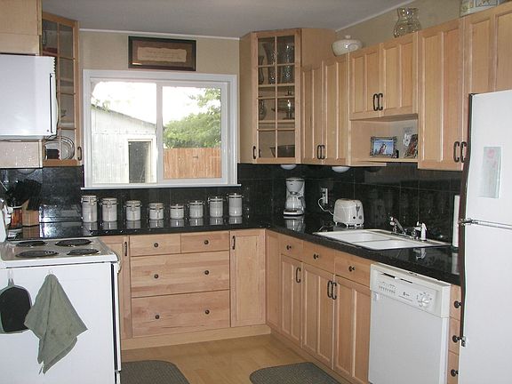 granite countertops and maple cabinetry