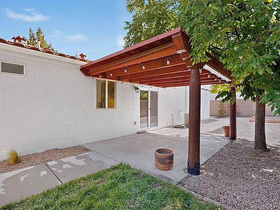 4th image of 1304 Villa Campo NE