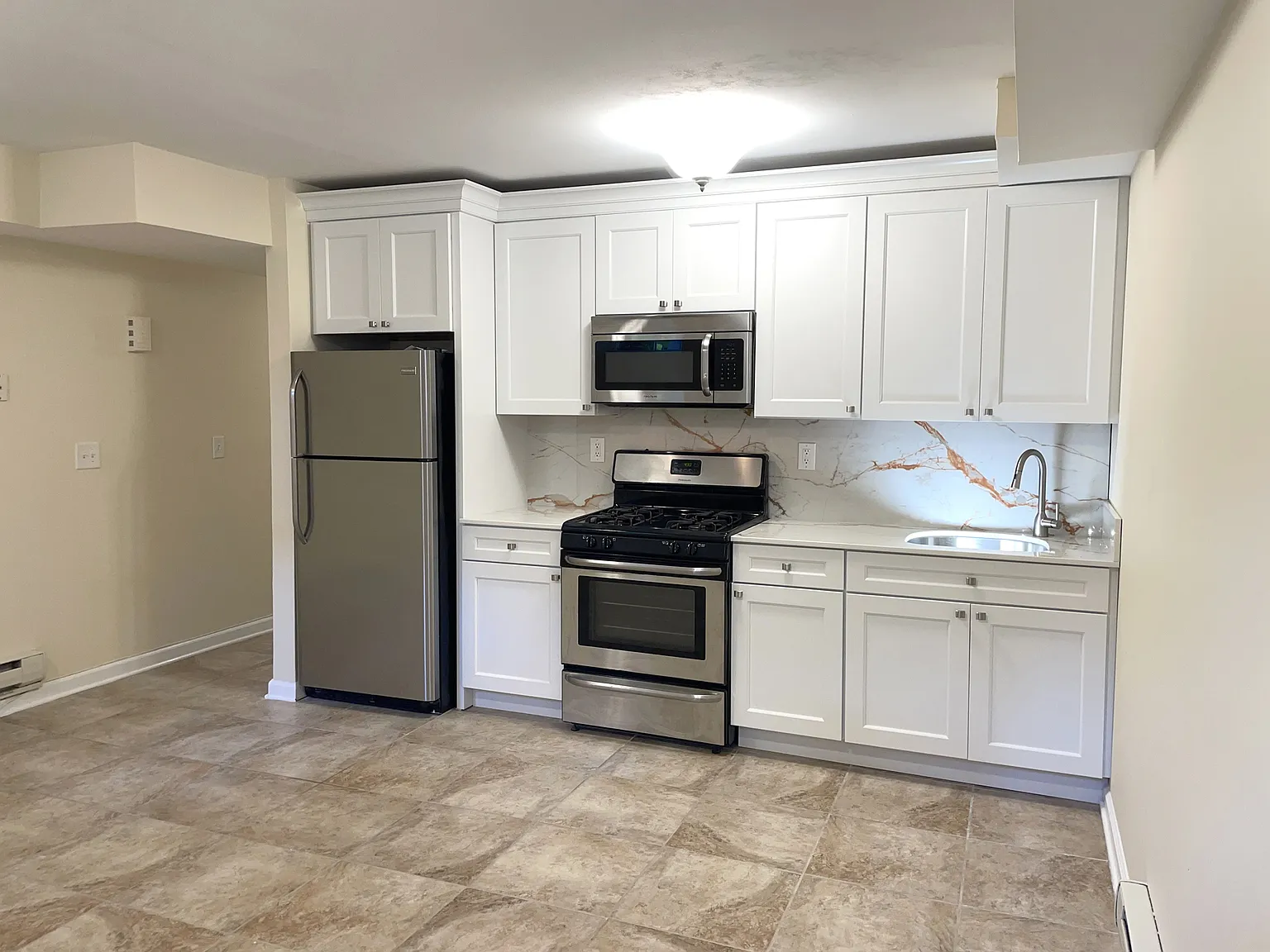 Studio, 600 sqft, $1,350 — Photo 3