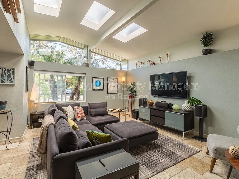 132 Riviera Dr — Photo 9