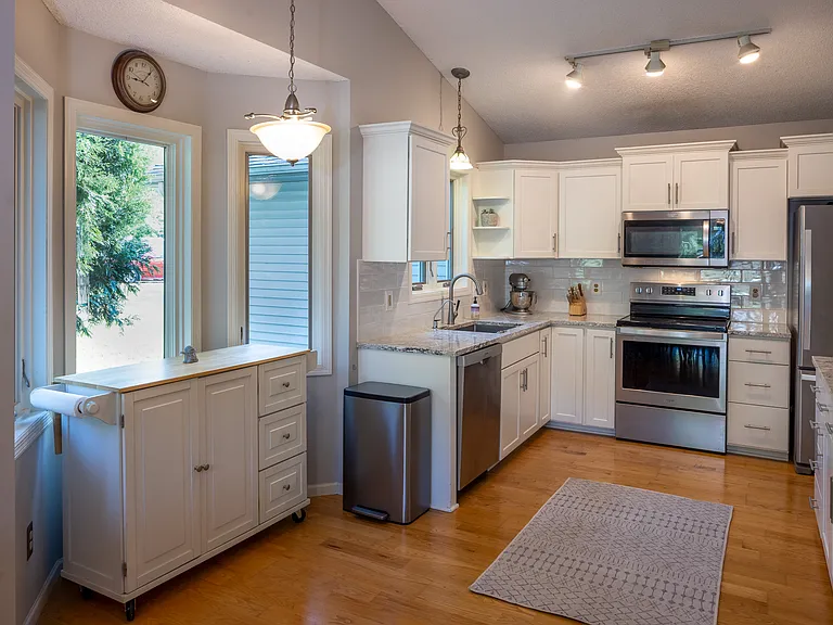 2388 Windsor Ln — Photo 3