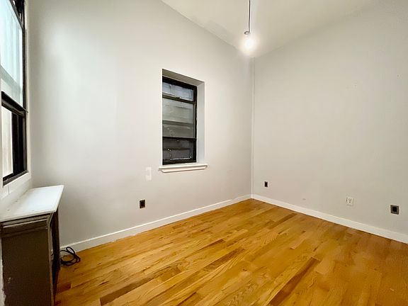 5th image of 1050 Putnam Ave APT 2L