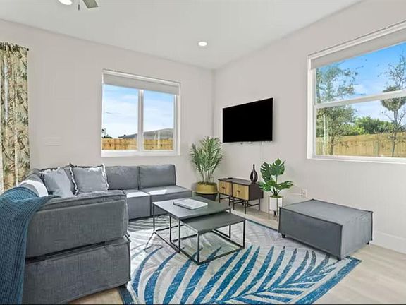 4th image of 1547 W 26th Court